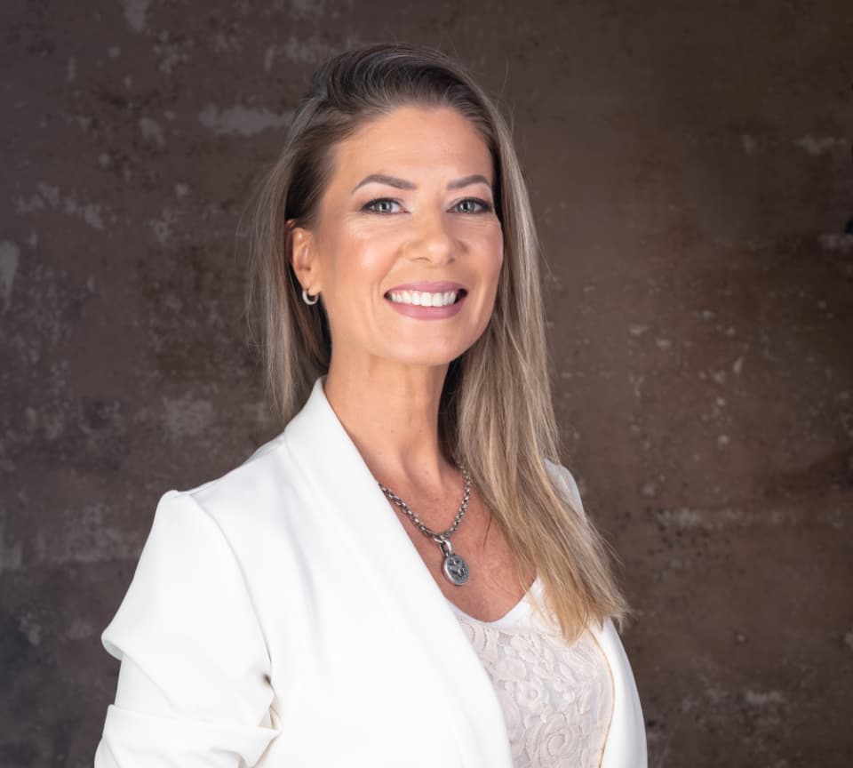 Carolina Cash, la profesional detrás de Volver a mí: prótesis y transformación, sonriendo a cámara.