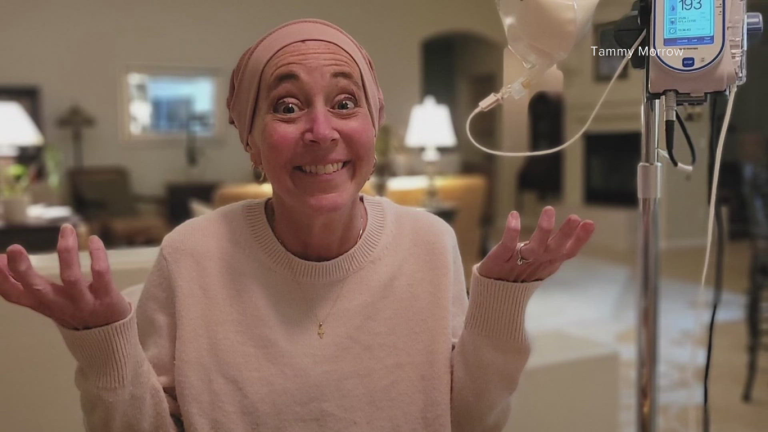 Sobreviviente al cáncer de mama, Tammy Marrow sonriendo